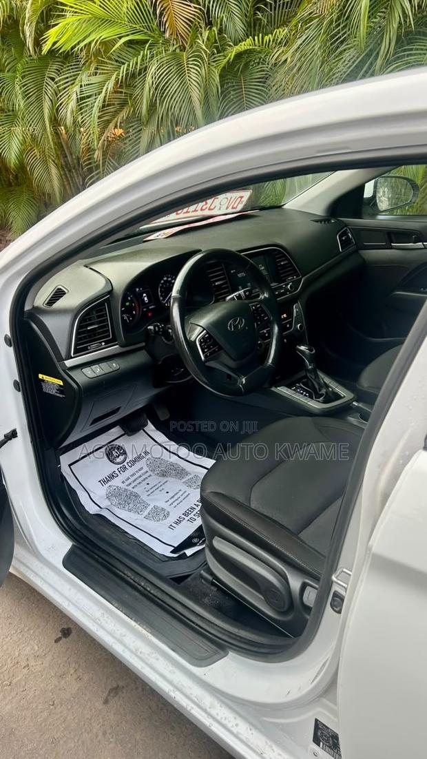 Hyundai Elantra ECO Sedan FWD (1.4L 4cyl 7A) 2017 White