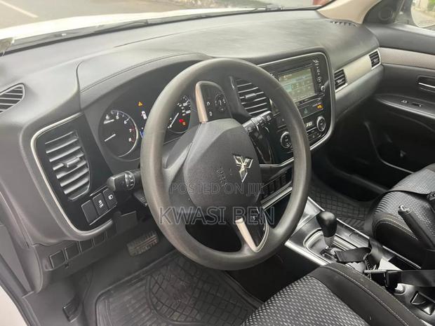 Mitsubishi Outlander 2018 White