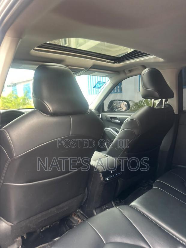 Toyota Highlander XLE 2021 Silver