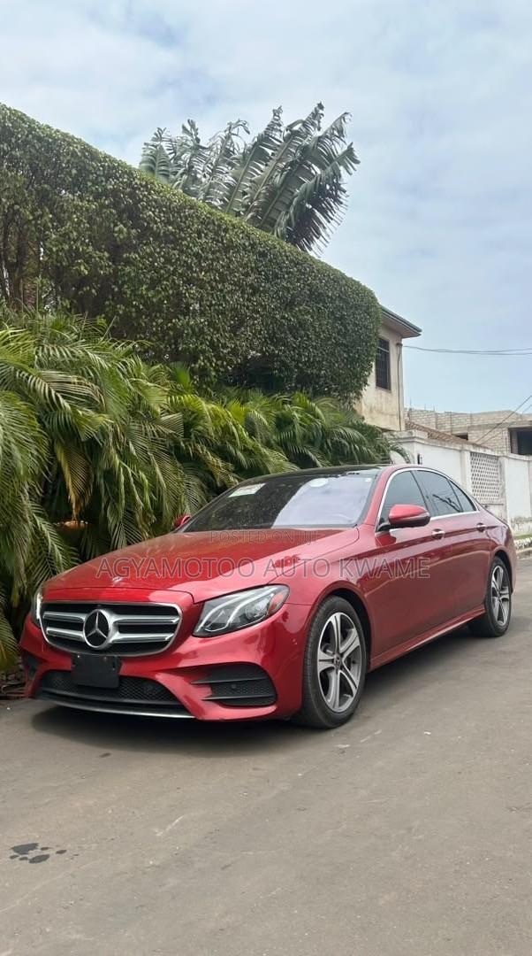 Mercedes-Benz E300 2019 Red