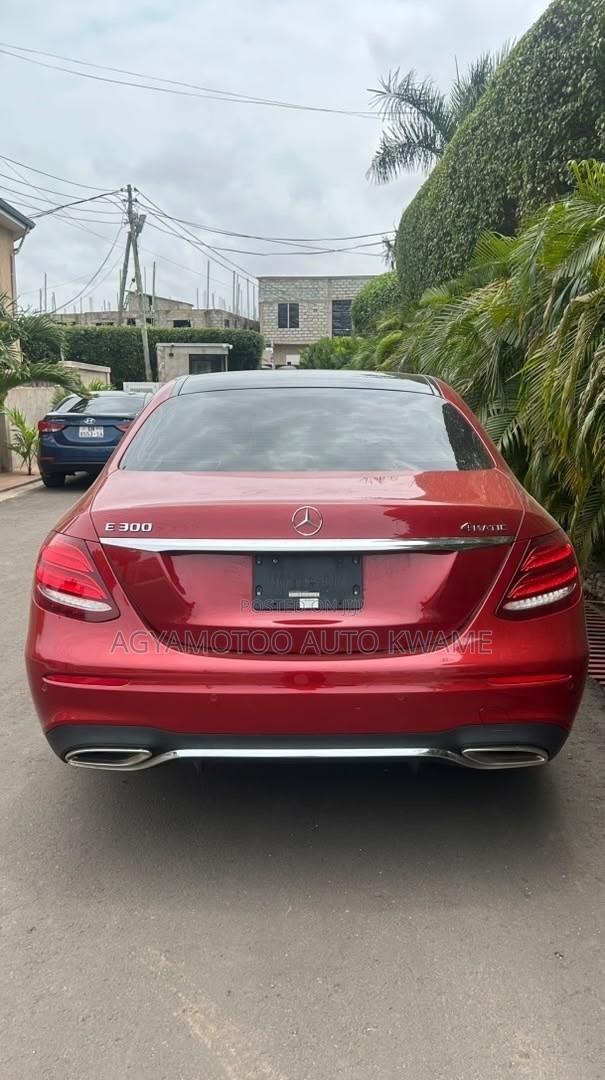 Mercedes-Benz E300 2019 Red
