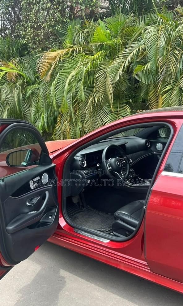 Mercedes-Benz E300 2019 Red
