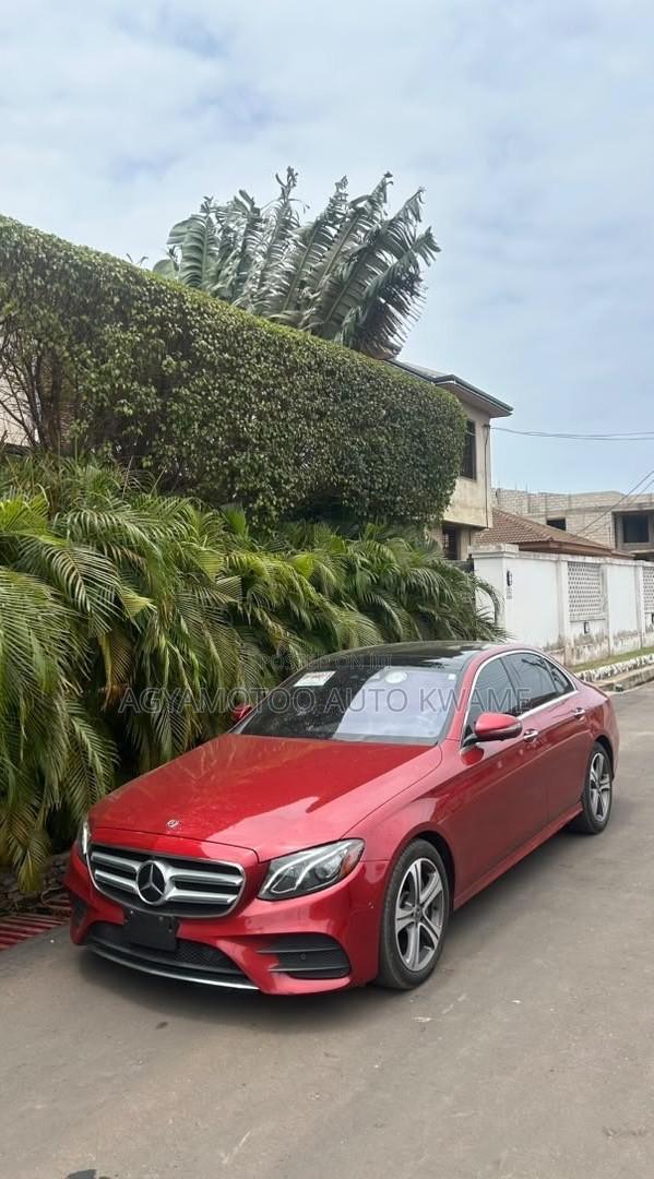 Mercedes-Benz E300 2019 Red