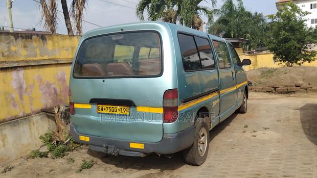 Toyota Grand HiAce 2002 Green