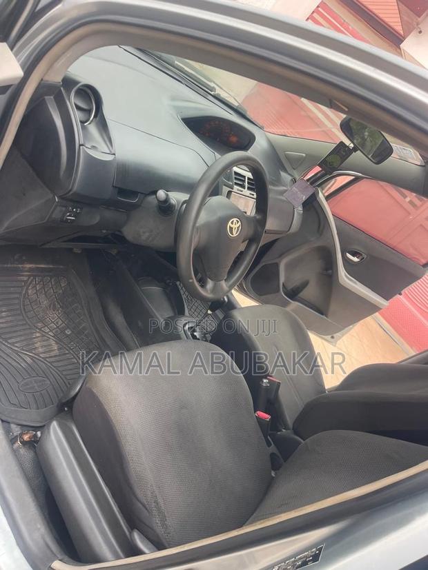 Toyota Vitz 1.5 FWD 3dr 2010 Gray