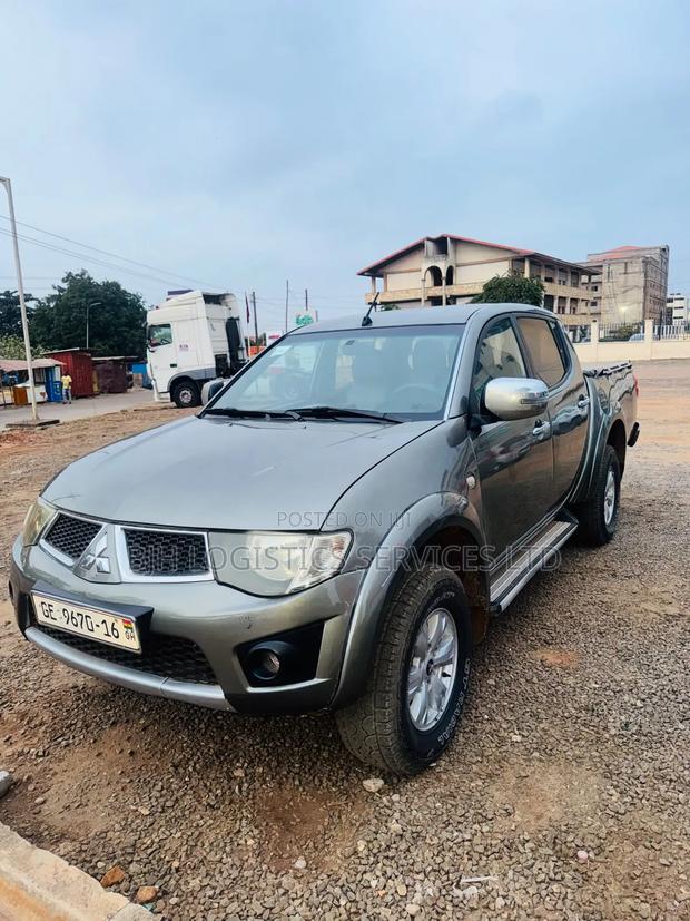 Mitsubishi L200 2015 Green