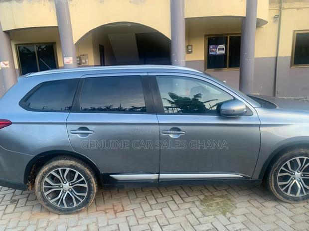 Mitsubishi Outlander 2.4 PHEV AWD 2017 Gray