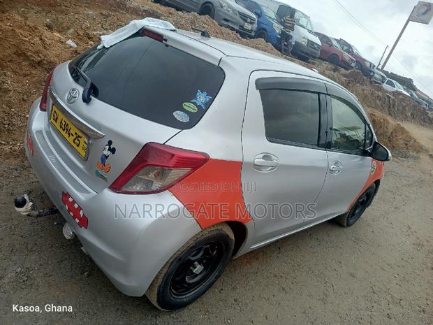 Toyota Vitz 2014 Silver