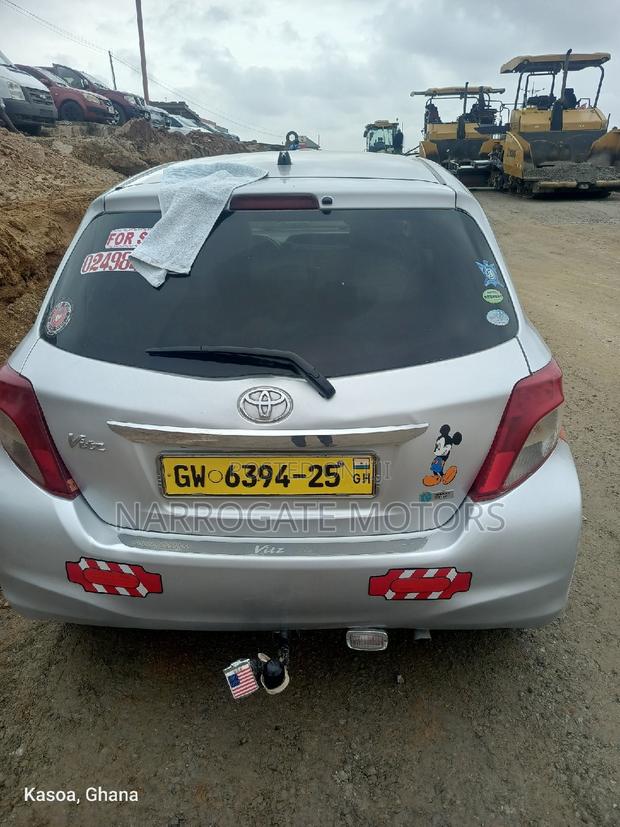 Toyota Vitz 2014 Silver
