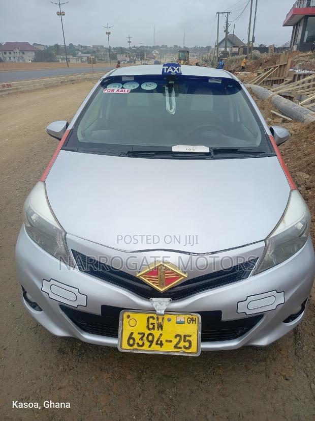 Toyota Vitz 2014 Silver