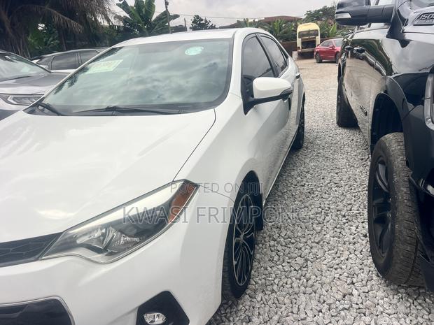 Toyota Corolla S 4dr Sedan (1.8L 4cyl CVT) 2016 White