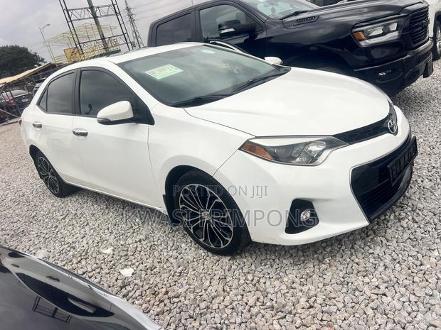 Toyota Corolla S 4dr Sedan (1.8L 4cyl CVT) 2016 White