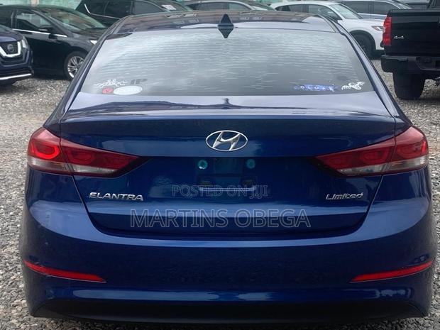 Hyundai Elantra Limited Sedan FWD (2.0L 4cyl 6A) 2017 Blue
