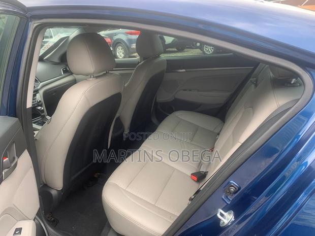 Hyundai Elantra Limited Sedan FWD (2.0L 4cyl 6A) 2017 Blue