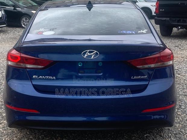 Hyundai Elantra Limited Sedan FWD (2.0L 4cyl 6A) 2017 Blue