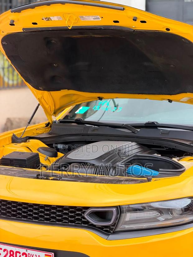 Dodge Charger 2017 Yellow