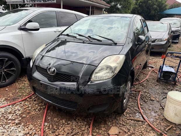 Toyota Vitz 1.0 FWD 3dr 2010 Black