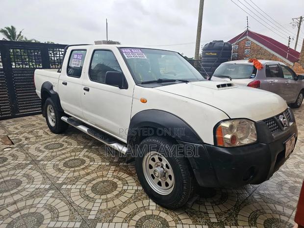 Nissan Hardbody 2017 White