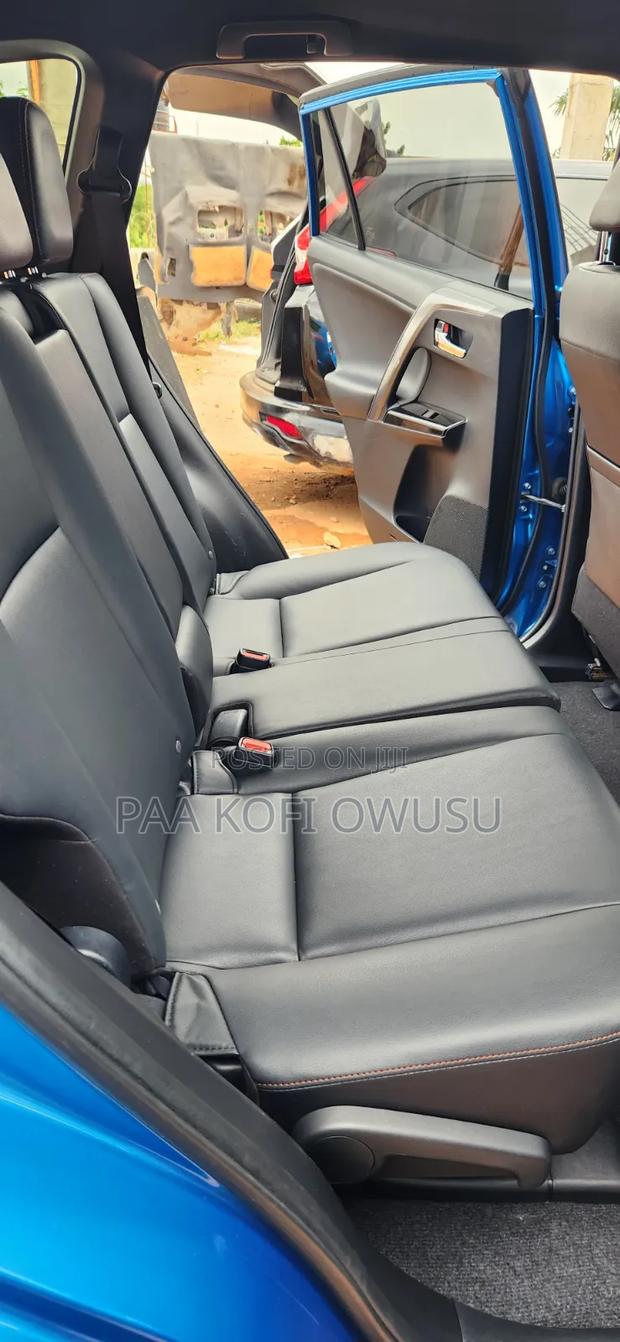 Toyota RAV4 SE FWD (2.5L 4cyl 6A) 2017 Blue