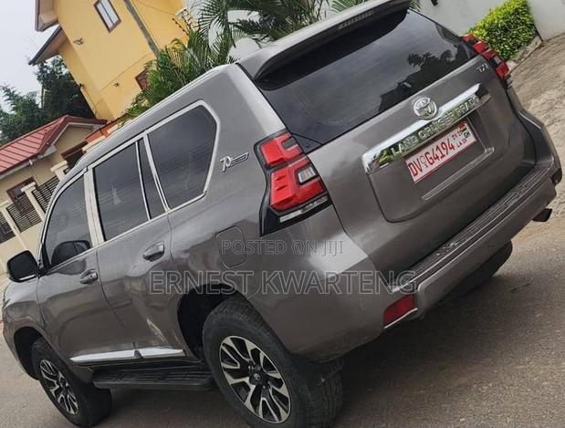 Toyota Land Cruiser Prado 2015 Gray