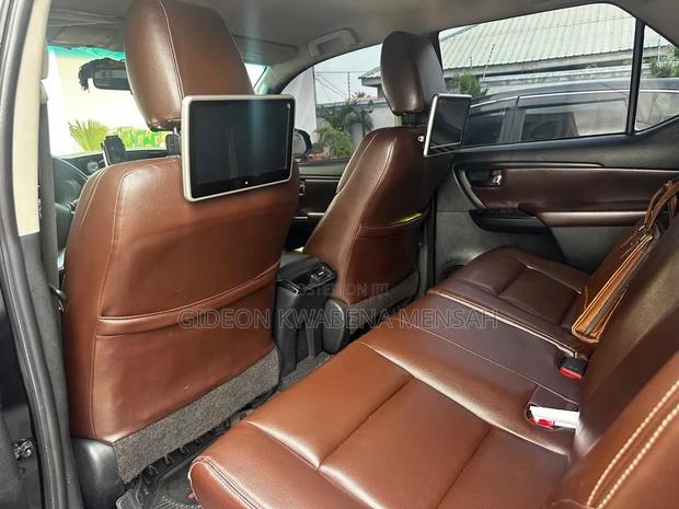 Toyota Fortuner 2018 Black