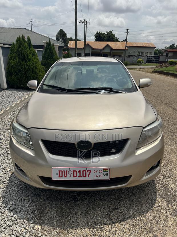 Toyota Corolla 2010 Gold