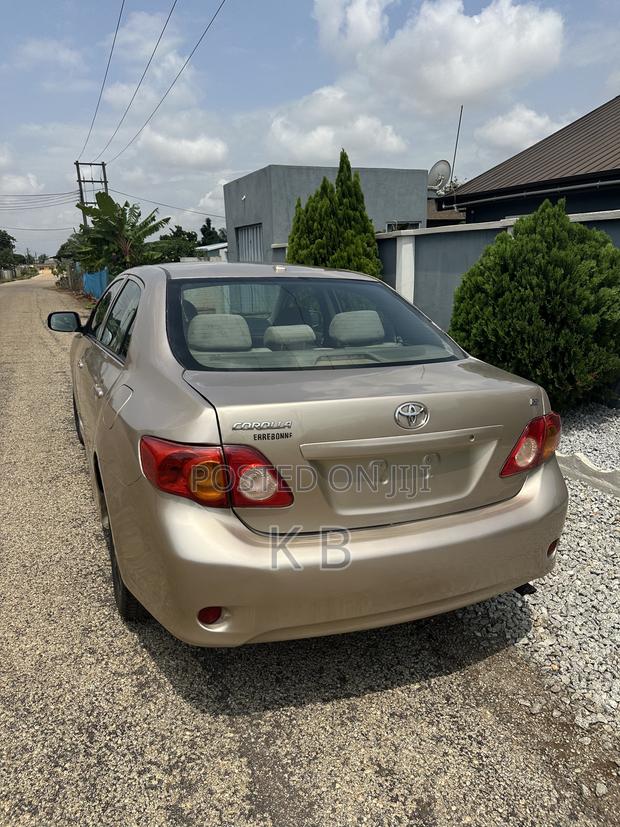 Toyota Corolla 2010 Gold