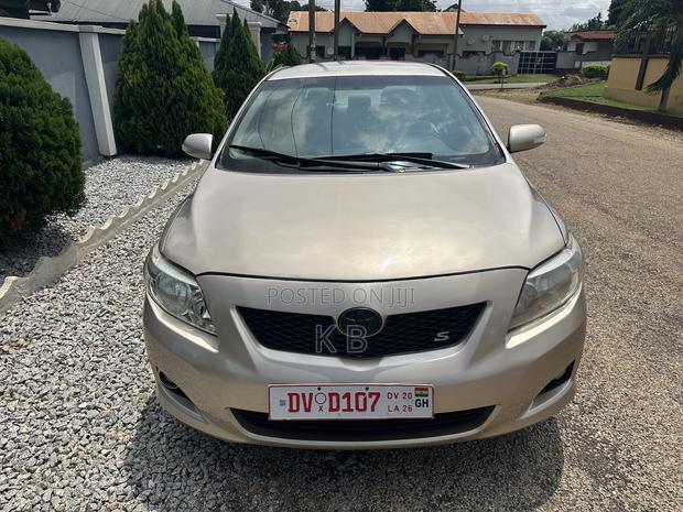 Toyota Corolla 2010 Gold
