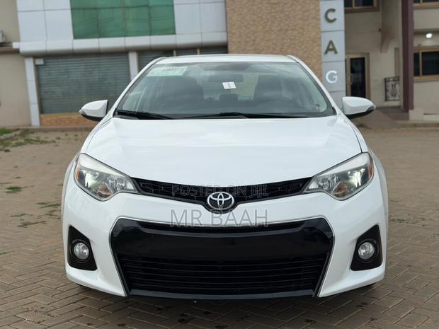 Toyota Corolla S 4dr Sedan (1.8L 4cyl CVT) 2016 White