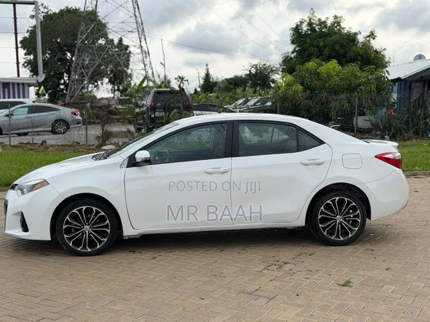 Toyota Corolla S 4dr Sedan (1.8L 4cyl CVT) 2016 White
