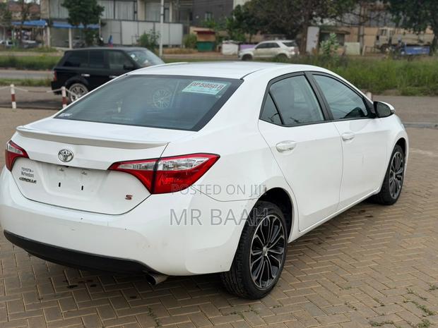Toyota Corolla S 4dr Sedan (1.8L 4cyl CVT) 2016 White