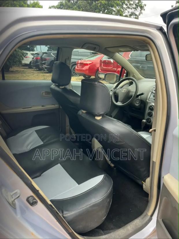 Toyota Vitz 1.3 AWD 3dr 2010 Beige