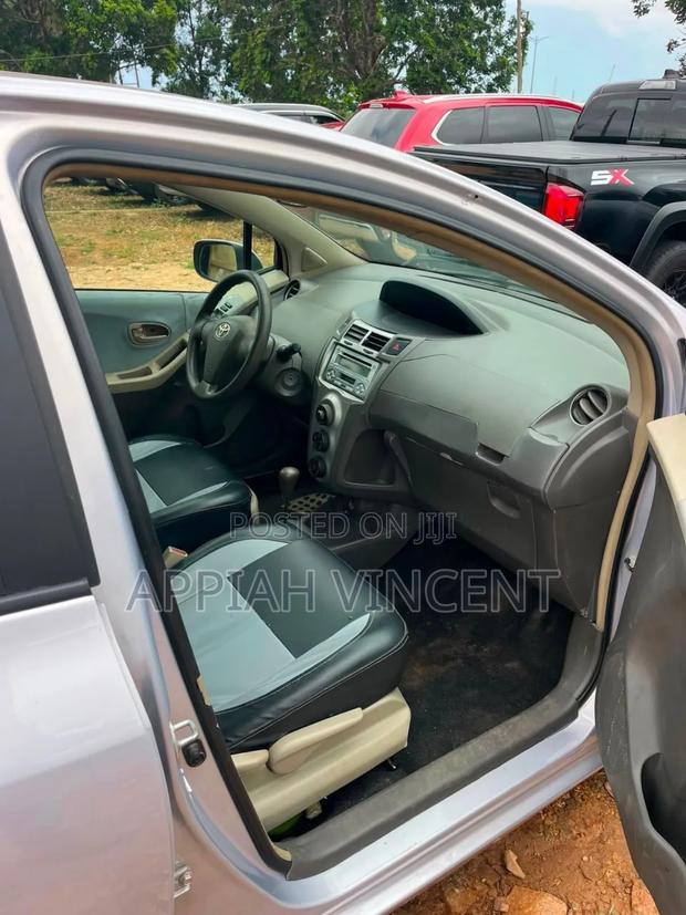 Toyota Vitz 1.3 AWD 3dr 2010 Beige