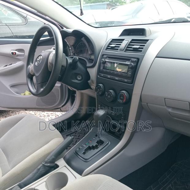 Toyota Corolla LE 4dr Sedan (1.8L 4cyl 4A) 2012 Silver
