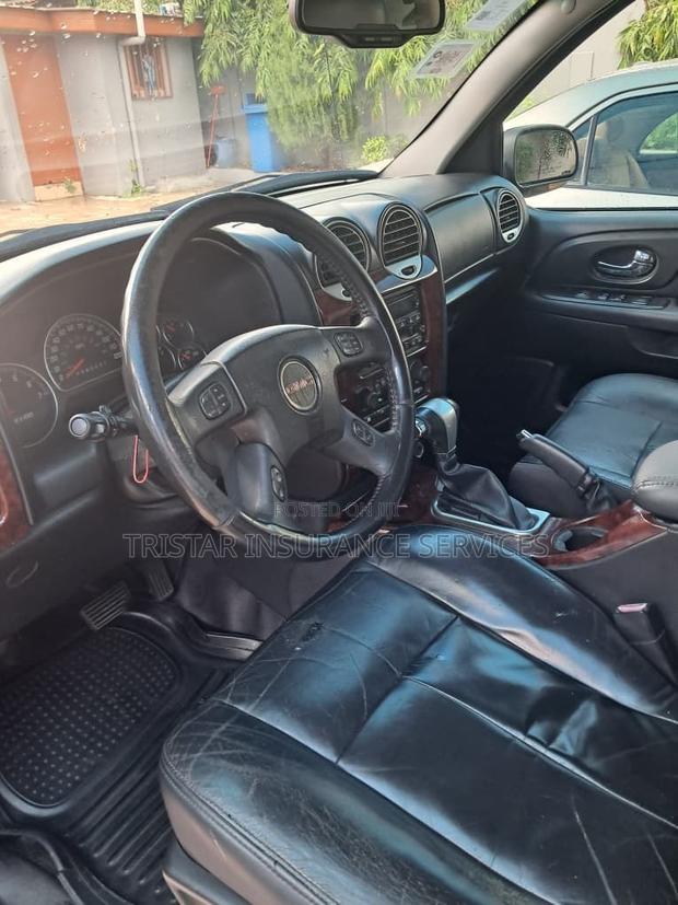 GMC Envoy Denali 4x4 2007 Gray