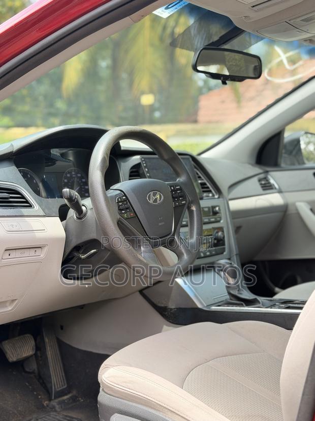 Hyundai Sonata Base Sedan FWD (2.4L 4cyl 6A) 2016 Red