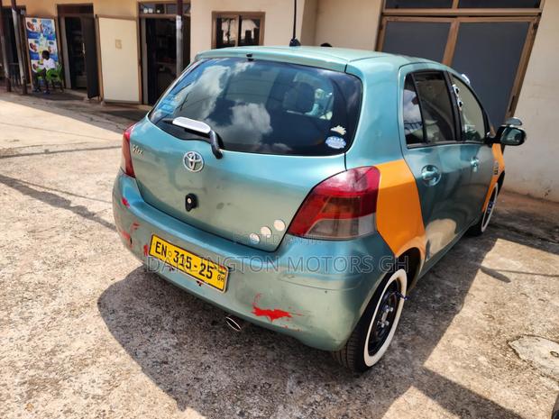 Toyota Vitz 2010 Green