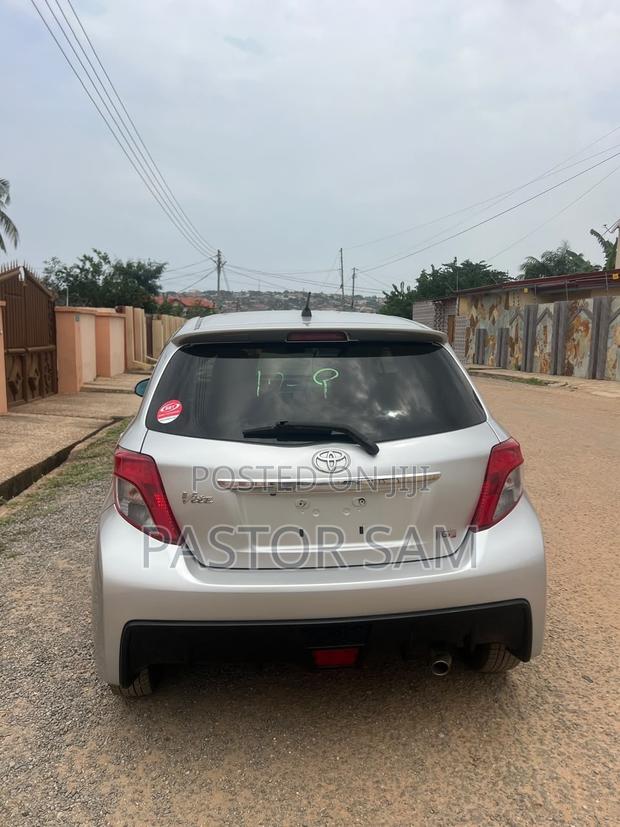 Toyota Vitz 1.5 FWD 5dr 2013 Silver