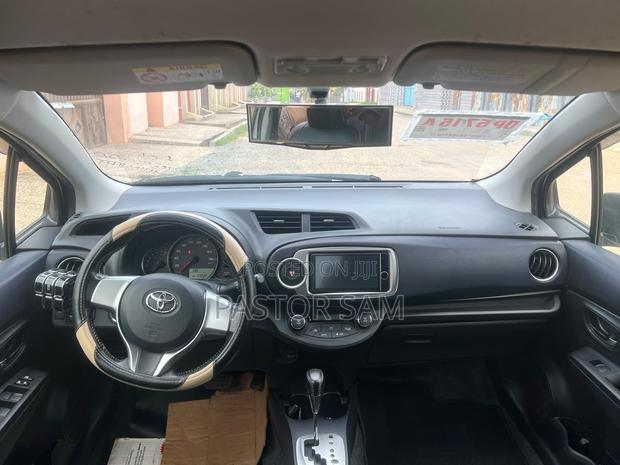 Toyota Vitz 1.5 FWD 5dr 2013 Silver