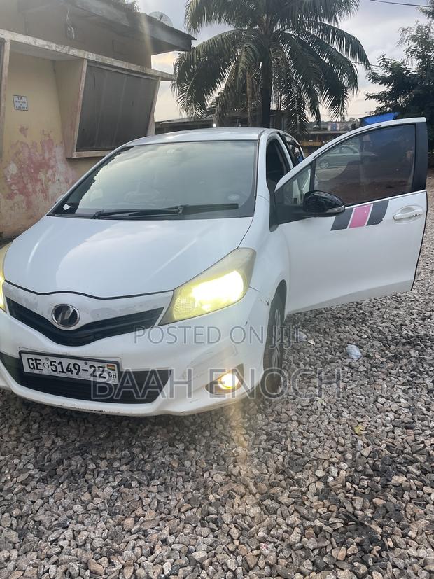 Toyota Vitz 2012 White