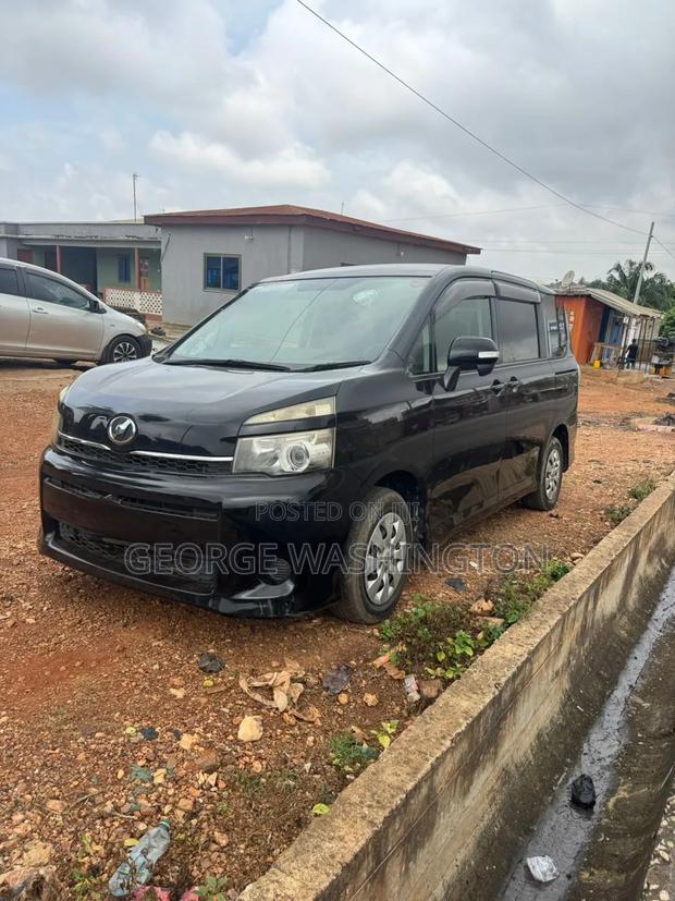 Toyota Voxy 2012 Black