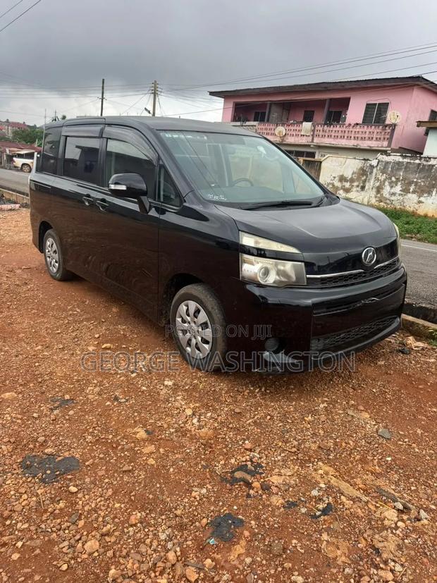 Toyota Voxy 2012 Black