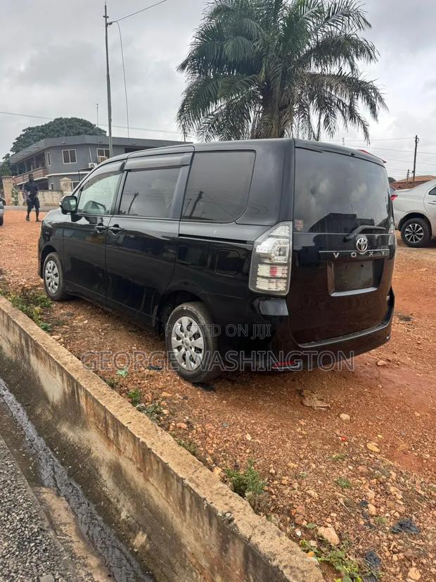 Toyota Voxy 2012 Black