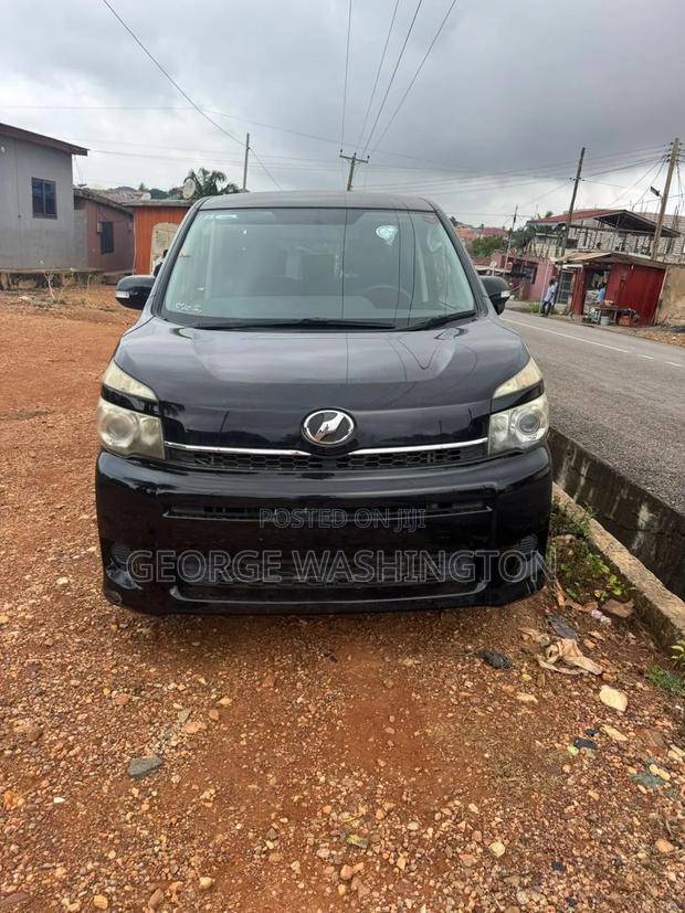 Toyota Voxy 2012 Black