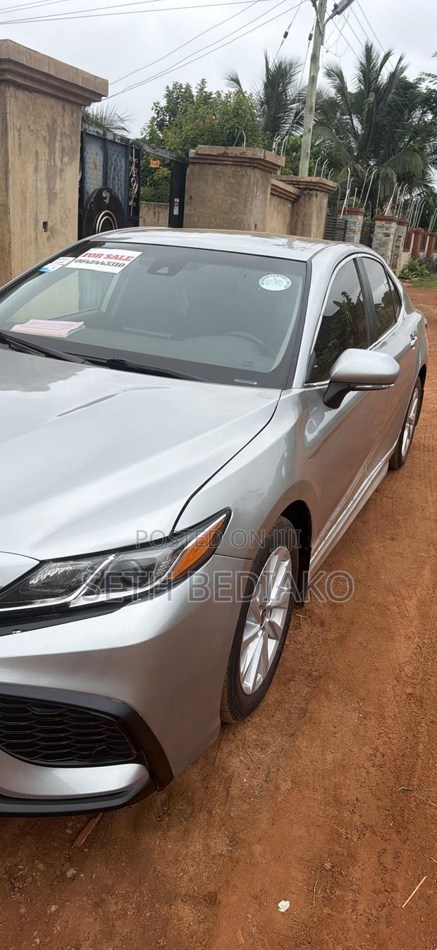 Toyota Camry SE 2021 Gray