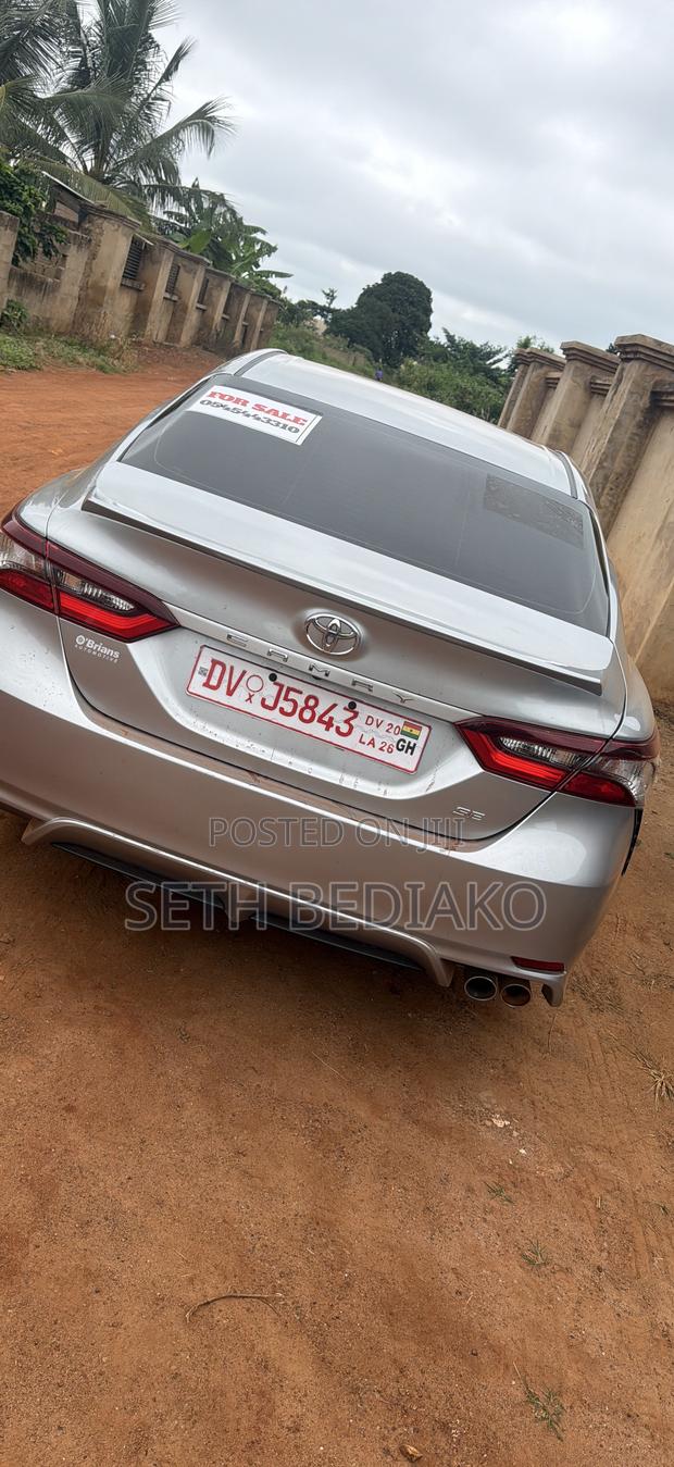 Toyota Camry SE 2021 Gray