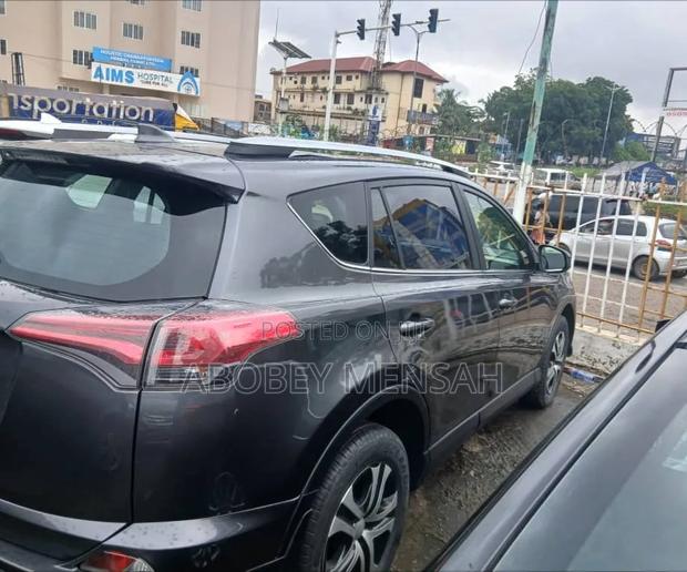 Toyota RAV4 LE AWD (2.5L 4cyl 6A) 2017 Gray
