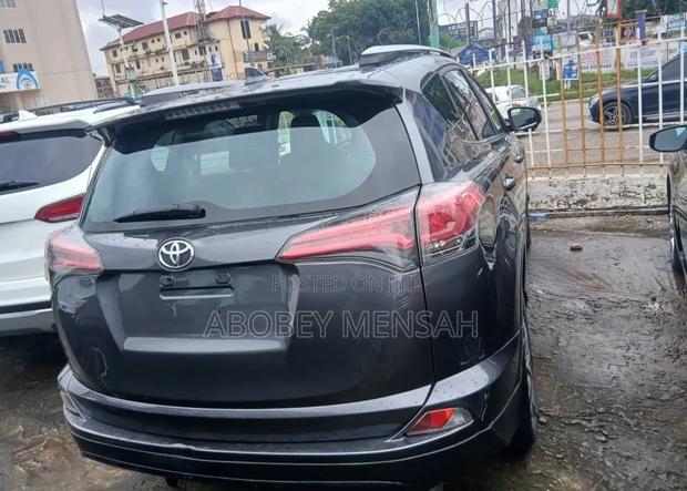 Toyota RAV4 LE AWD (2.5L 4cyl 6A) 2017 Gray