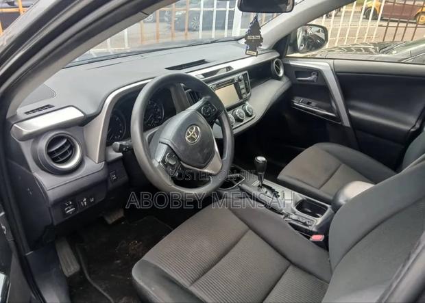 Toyota RAV4 LE AWD (2.5L 4cyl 6A) 2017 Gray