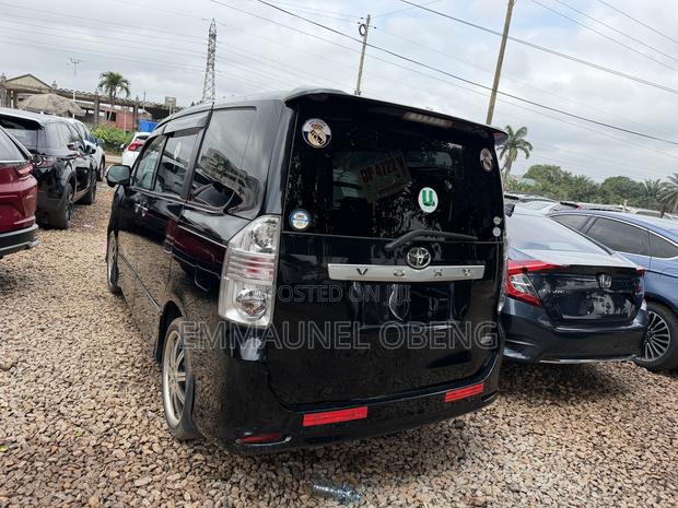 Toyota Voxy 2011 Black